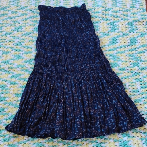 Uniqlo Dresses & Skirts - Uniqlo Dark Blue Floral Maxi Skirt